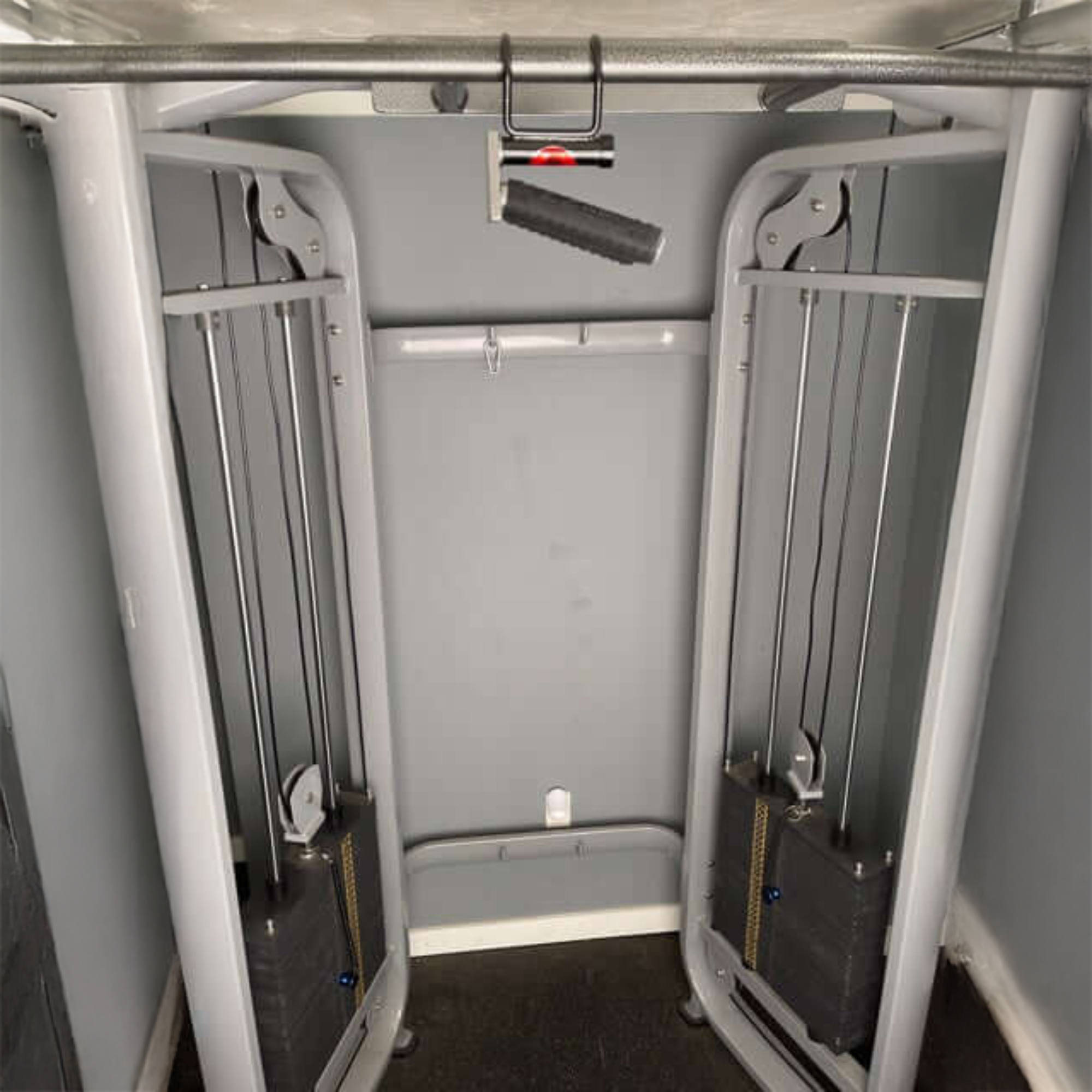 The EZ SQUAT Dumbbell Gym Equipment for Legs Squat Handles sits ready in the gym, ideal for enhancing your leg workouts—perfect for pairing with squats or after a high-energy fitness class.