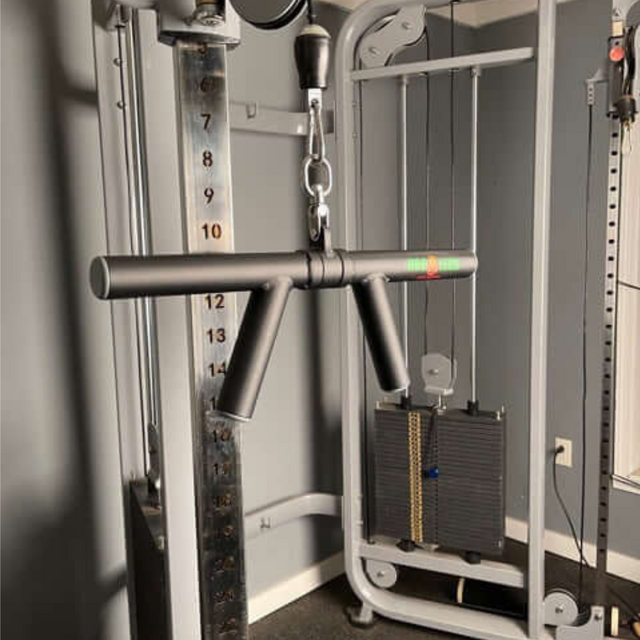 The HOG LEGS 'Feral Hog' Arm Workout Bar set is perfect for gyms, featuring a tricep pushdown attachment to target your forearms, biceps, and triceps.