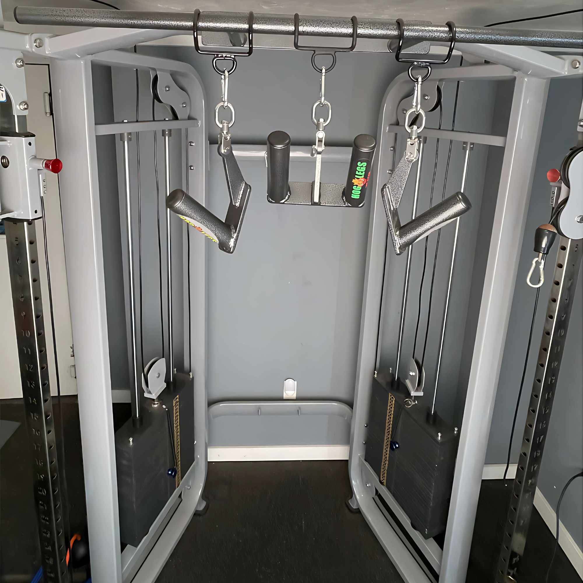 The HOG LEGS 'multi-row' Low Pulley Cable Row Handles Plus with Pull Up Hook & Snap Link is ideal for FAT Grip Cable Rowing or enhancing Pull-Ups as part of your gym routine.