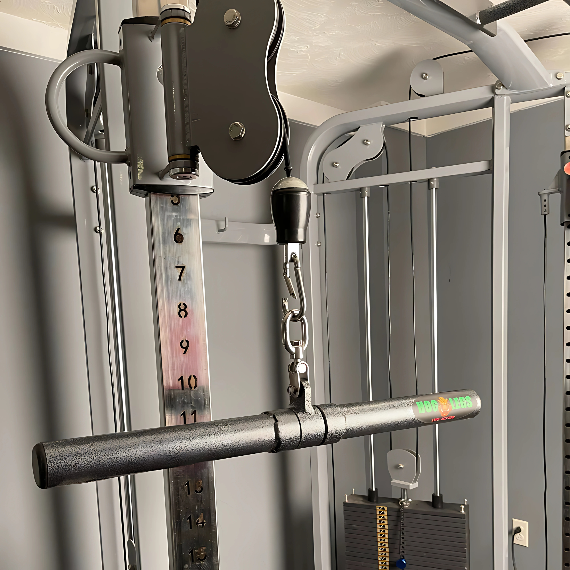 Close-up of the HOG LEGS 'Revolution' Fat Grip Straight Curling Bar Gym Cable Attachment, featuring a non-slip grip for enhanced muscle activation—ideal for home gym workouts.